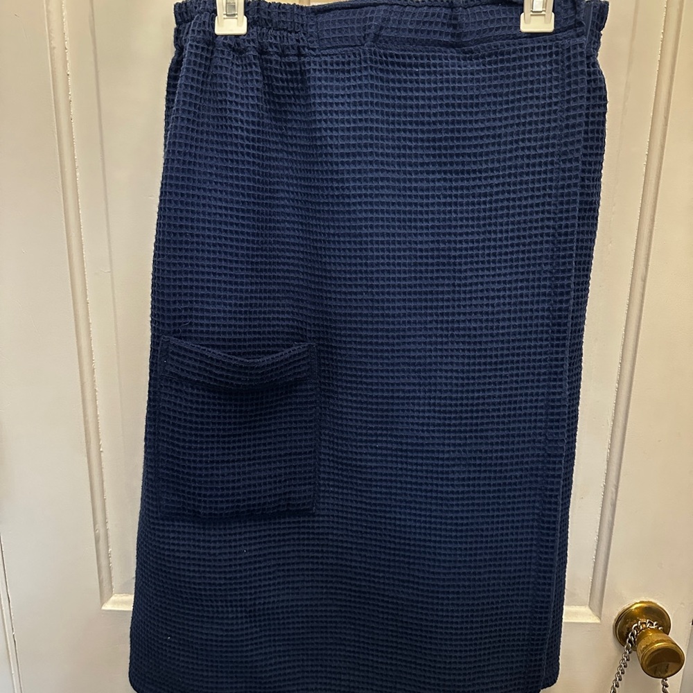 Comfortable XL Navy Blue after Bath wrap.